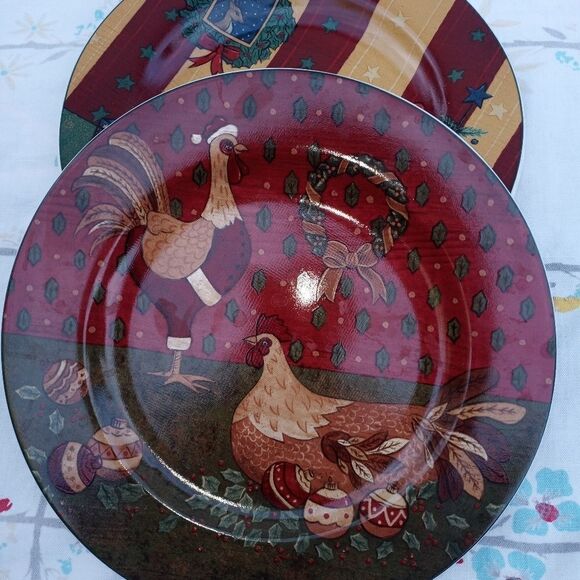 Lot Of 2 Sakura Oneida Warren Kimble Holiday Cheer Chickens Santa Sleeping Salat - Picture 7 of 9